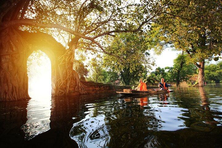 Ayutthaya Sunset Boat y templos de la UNESCO: tour privado en varios idiomas desde Bangkok