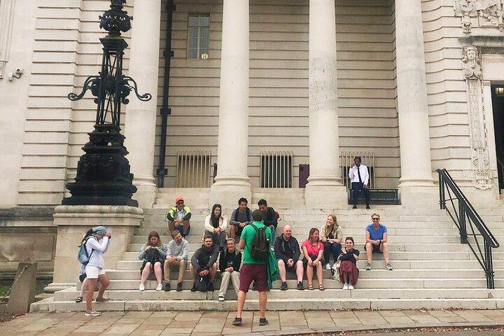カーディフ ドクター フー ウォーキング ツアーを完了する