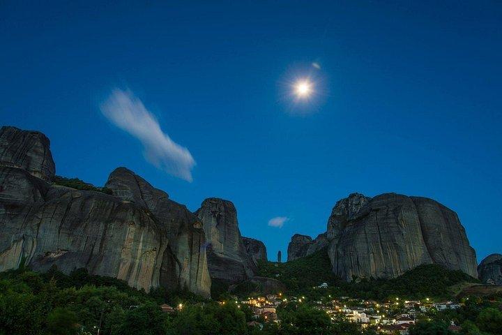 アテネからのデルフィ、メテオラ、テルモピュライの2日間のプライベートツアー