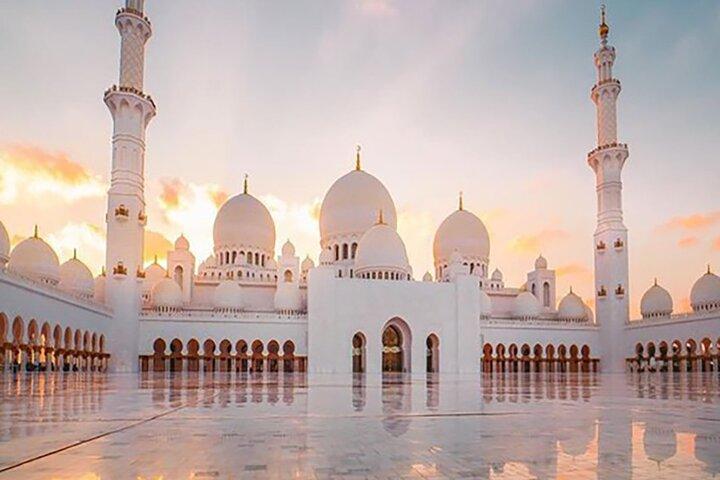 Sheikh Zayed Mosque Fotostopp & Wüstenfahrt in Abu Dhabi