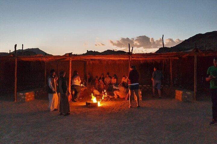Pôr do sol no deserto de Sharm ElSheikh Sinai, observação de estrelas, jantar com churrasco, shows