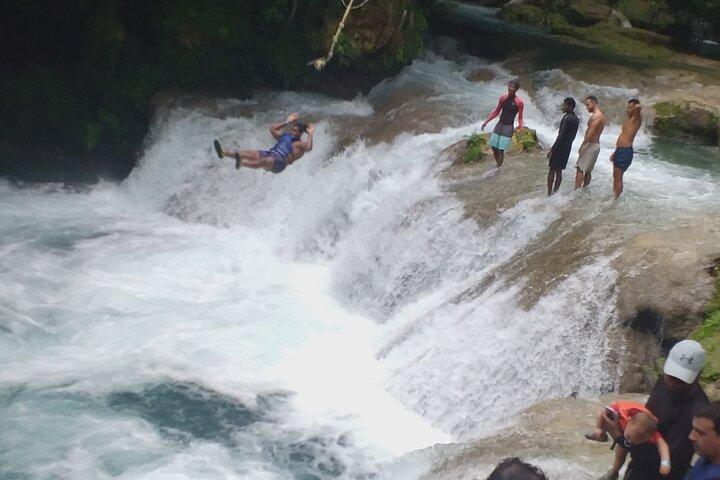 Privétour van Falmouth naar Ocho Rios Blue Hole en winkelen