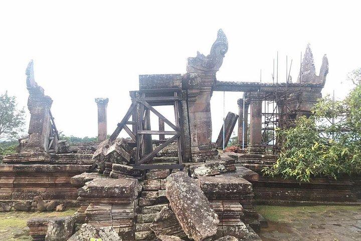 終日プレアヴィヒアと2寺院ガイドツアー