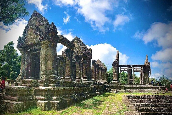 Full Day Preah Vihear and 2 Temples Guided Tour