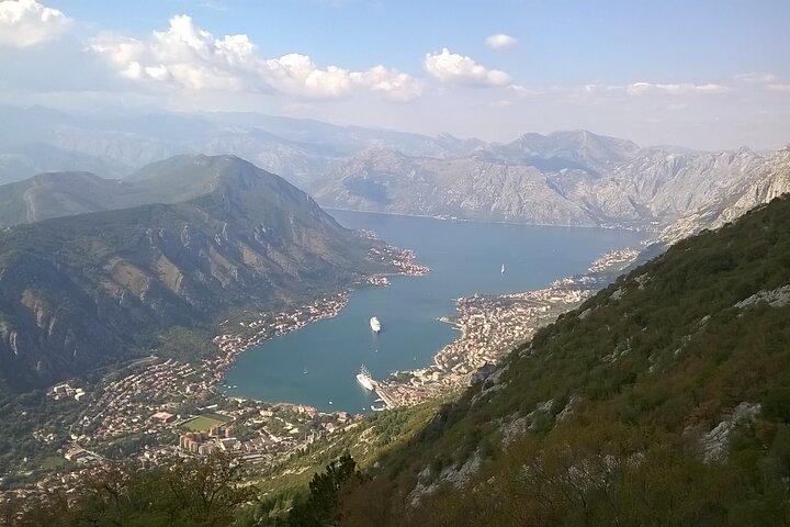 Tour privado: lago Skadar NP, Cetinje, Lovćen NP: la belleza del antiguo Montenegro