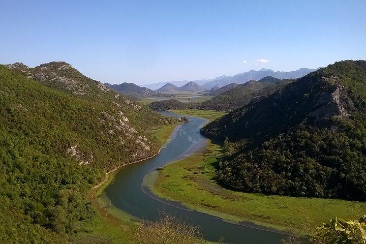 Tour privado: lago Skadar NP, Cetinje, Lovćen NP: la belleza del antiguo Montenegro