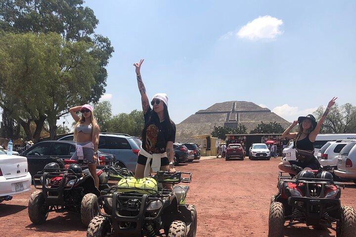 テオティワカンの考古学ゾーンでのプライベート ATV ツアー