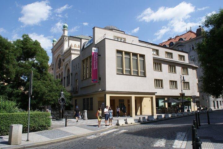 Spring køen over, privat tur til jødisk museum og synagoger