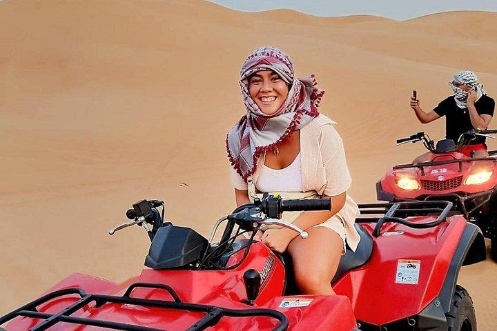 Professionelle Wüstensafari mit Kamelritt und BBQ im Beduinencamp