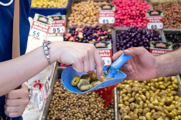 Istanbul Taste of Two Continents Food Tour - Mercado de Spice e Ferry