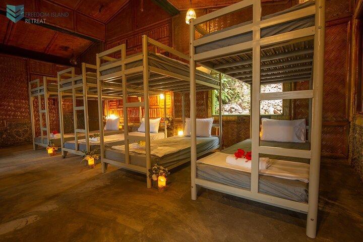 1 nacht op partycruise en 1 nacht in bungalow met zeezicht Halong Bay