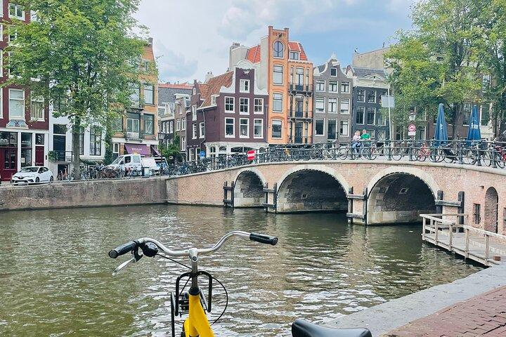 Visite originale à vélo des points forts et des rues cachées d'Amsterdam