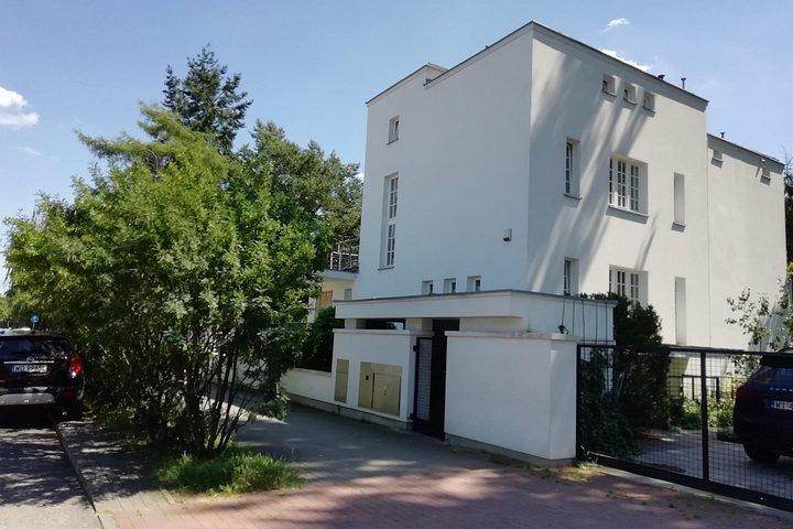 ホテル送迎付きワルシャワの隠れた名所を巡るウォーキングツアー
