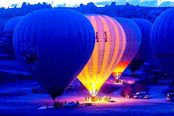 Cappadocia Luftballonflyvning over Fe Skorstene