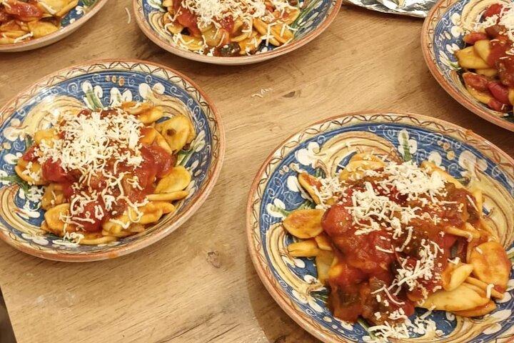 Aula de culinária - Cozinhe conosco: Tradições familiares em Cisternino