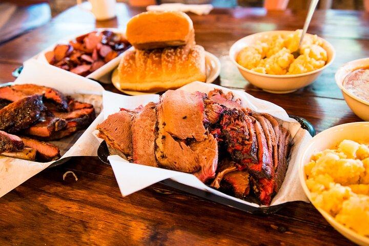 De Austin: Hill Country BBQ & Wine Shuttle