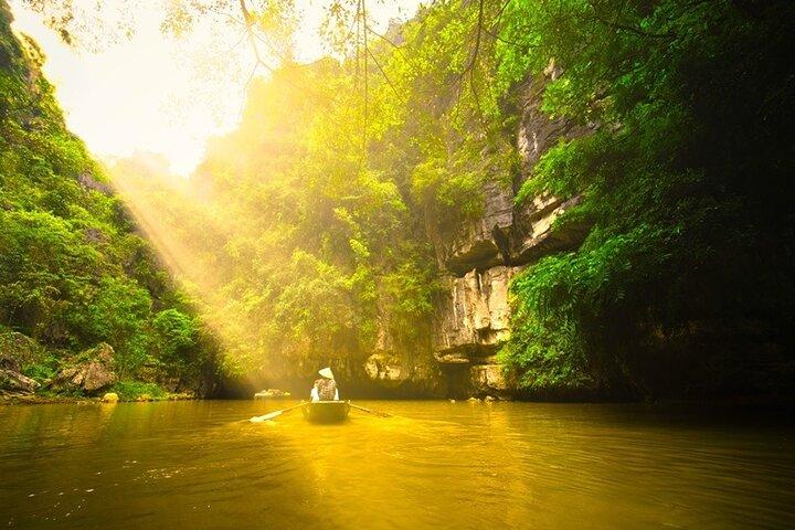 Ninh Binh Tour Hoa Lu Tam Coc Journée complète: vélo, bateau, billets, déjeuner, limousine