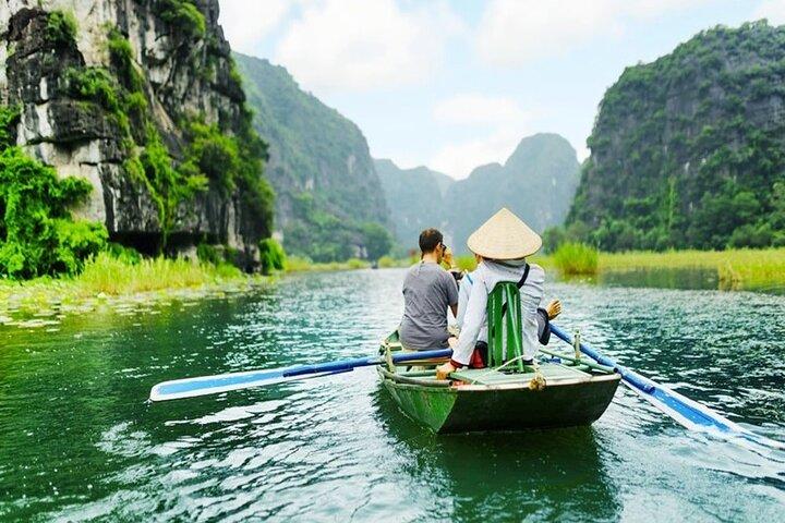 Ninh Binh Excursion d'une journée Hoa Lu Tam Coc Cyclisme, bateau, déjeuner buffet