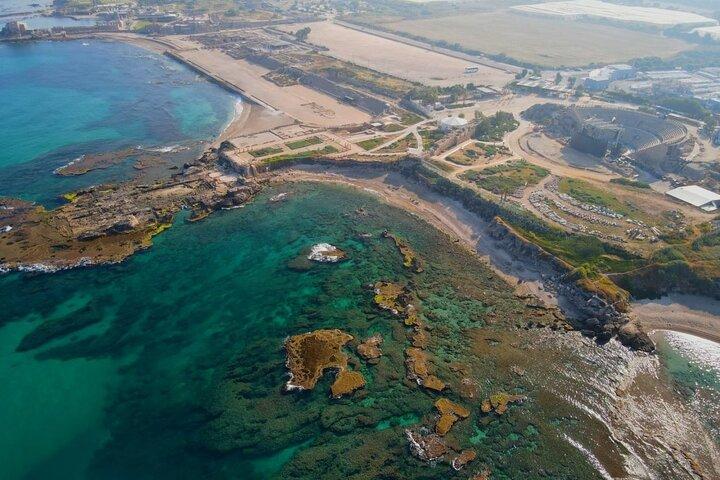 テルアビブ発、カイサリア、ハイファ、アッコとロッシュ ハニクラのプライベート ツアー