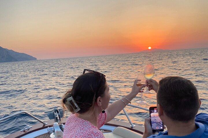 Passeio privado de barco ao pôr do sol de 3 horas em Sorrento