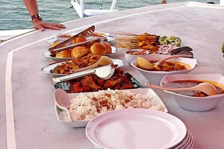 Langkawi : Sunset Dinner Cruise Including Hotel Transfer -Sharing