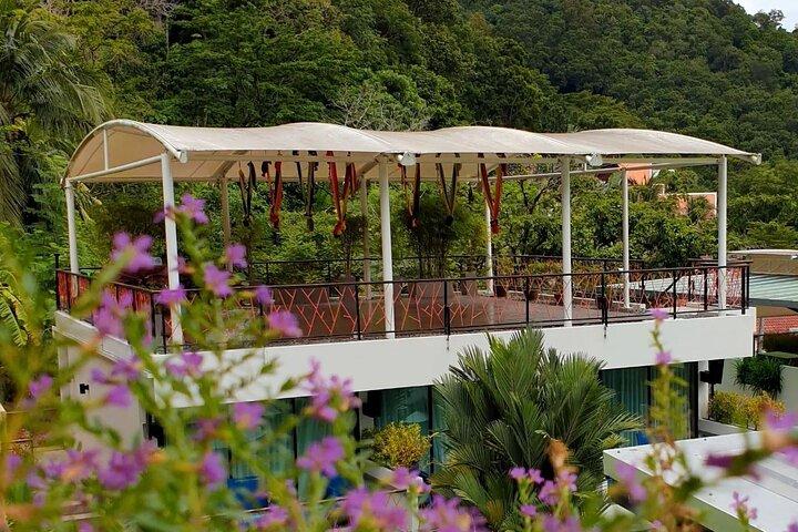 Aula de Yoga aérea em Kata, Phuket