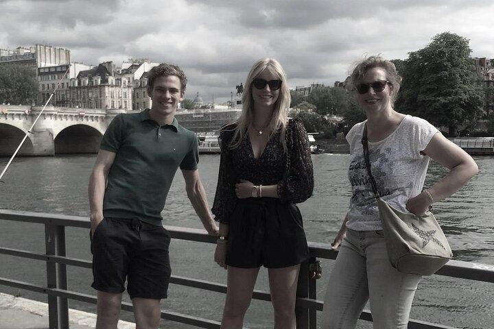 Chanson och musikalisk turné i Paris