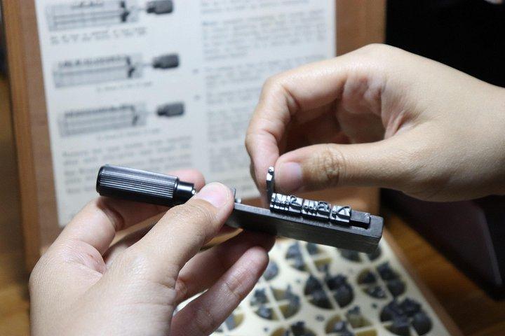 レザーショルダーバッグワークショップ - 写真付き