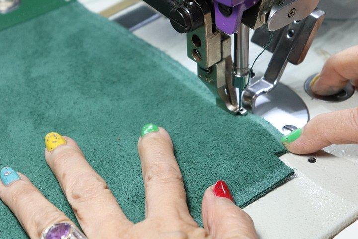 レザーショルダーバッグワークショップ - 写真付き