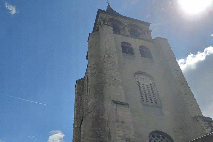 Chanson and Musical Tour in Paris