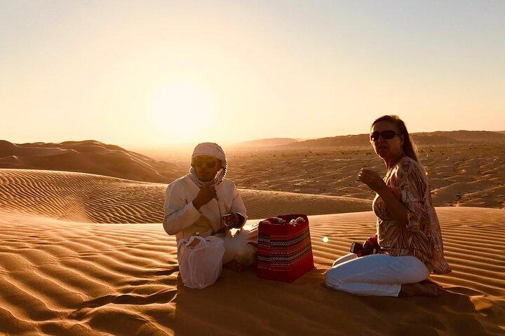 Safari nel deserto di Rub Al Khali: tramonto, sandboard e cammelli neri