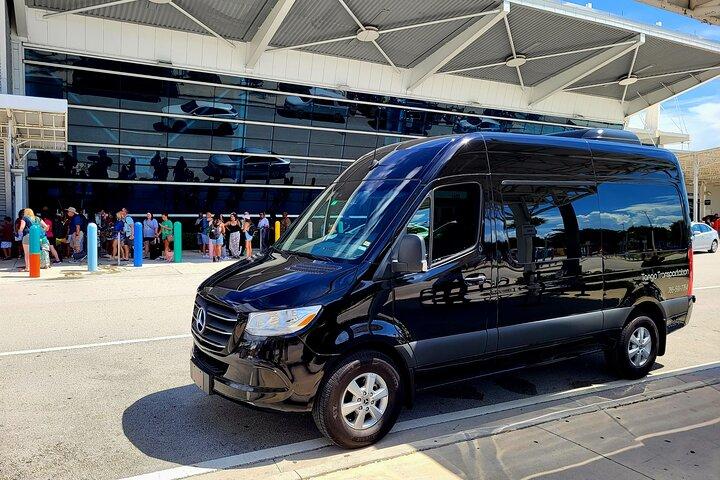 Traslado privado desde el Hotel en Miami a Port Miami. Hasta 11 pax.