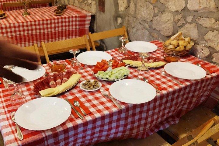 Cetinje＆Njegusiハム＆チーズテイスティングプライベートツアー