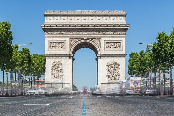 Paris Private Guided Tour i en Vintage Open Top fransk bil
