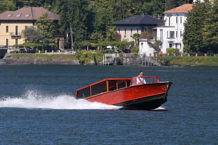 1 Hour Private Wooden Boat Tour on Lake Como 10 pax