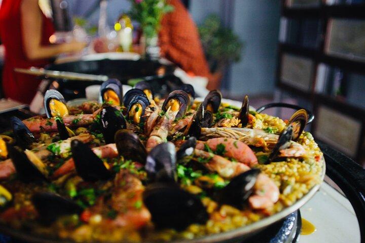 Katalanska Paella matlagningskurs med liten grupp i Barcelona
