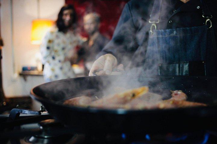 Katalanische Paella Kochkurs mit kleiner Gruppe in Barcelona
