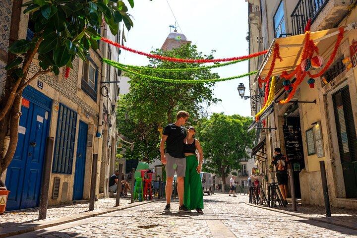 2h “Untouched Lisbon” - Secretos Ocultos Tuk Tuk Tour