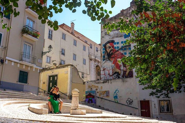 2h “Untouched Lisbon” - Secretos Ocultos Tuk Tuk Tour