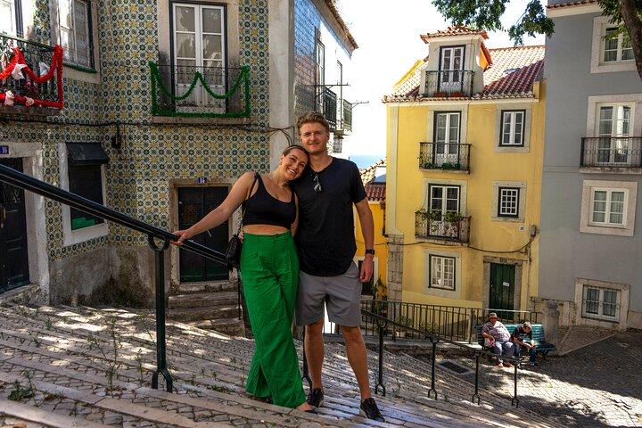 2h “Untouched Lisbon” - Secretos Ocultos Tuk Tuk Tour