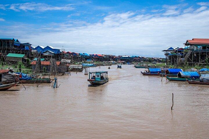 Countryside & Floating Village by Cambodiajeep