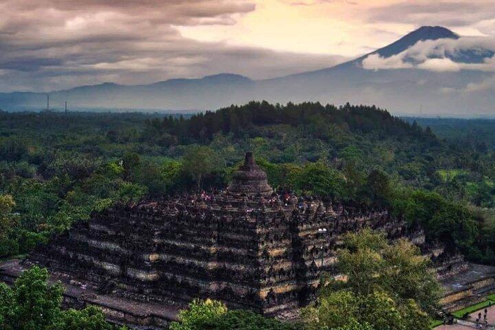 1 dags tur til templerne Borobudur og Prambanan