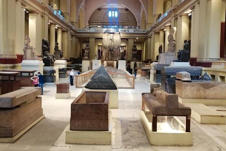 アスワンからルクソールまでのカイロとナイル川のクルーズを含む 4 泊 5 日間のエジプトの休日