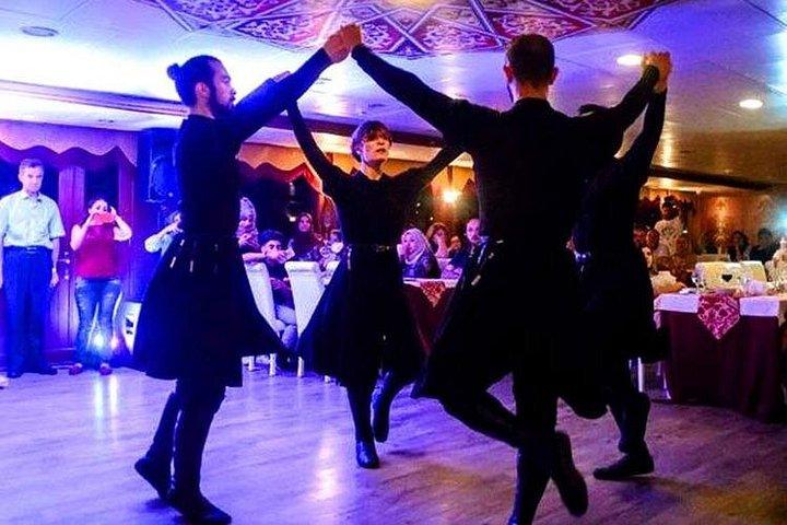 オールインクルーシブ;イスタンブール ボスポラス ディナー クルーズ、ライブ ショーと飲み放題