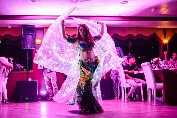 オールインクルーシブ;イスタンブール ボスポラス ディナー クルーズ、ライブ ショーと飲み放題