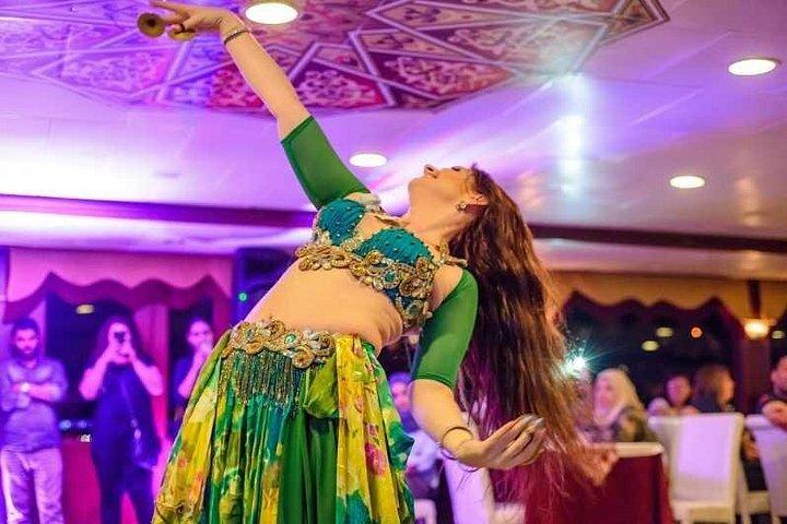 オールインクルーシブ;イスタンブール ボスポラス ディナー クルーズ、ライブ ショーと飲み放題