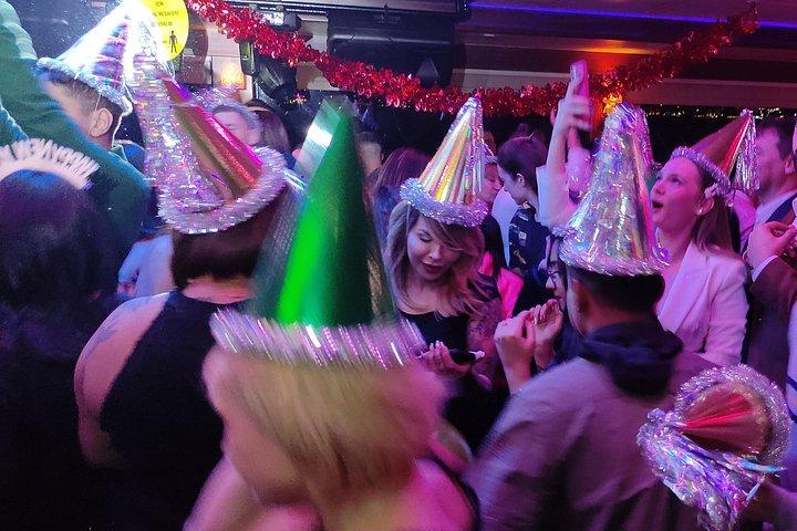 イスタンブール大晦日ディナークルーズ、花火で2026年を彩る