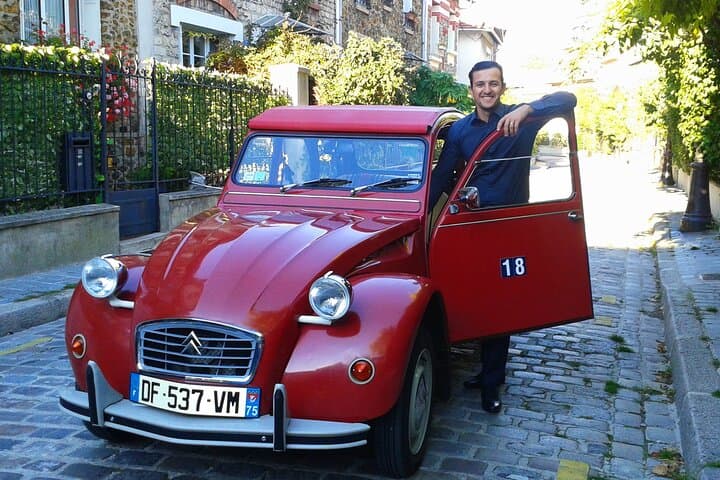 Discover Paris with a Local in his Unique Vintage Car