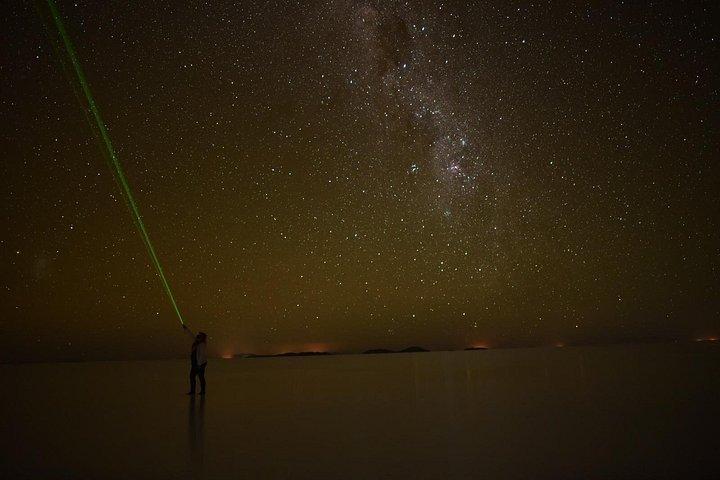 グループでの5時間のウユニ塩原ツアー星空観察と日没/日の出