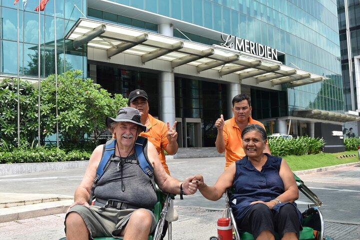 Saigon City One Day Discover By Cyclo Ride Private Tour mit Guide